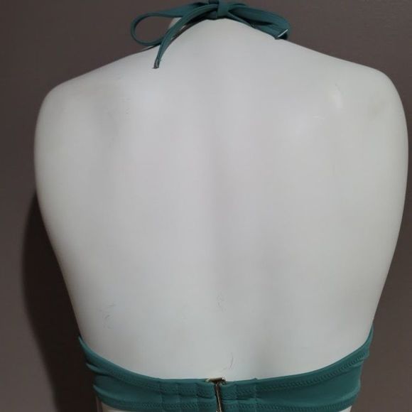 Shade & Shore Sage Crochet Bikini Top - Picture 7 of 10